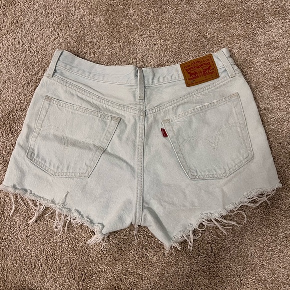 Levi distressed jean shorts - Picture 2 of 5